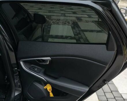 Черный Вольво В40, объемом двигателя 1.98 л и пробегом 215 тыс. км за 11000 $, фото 64 на Automoto.ua