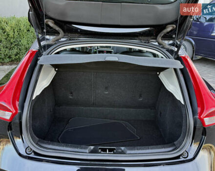 Чорний Вольво V40, об'ємом двигуна 1.6 л та пробігом 212 тис. км за 10999 $, фото 44 на Automoto.ua