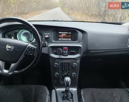 Черный Вольво В40, объемом двигателя 1.56 л и пробегом 175 тыс. км за 14000 $, фото 9 на Automoto.ua