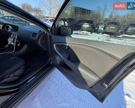 Черный Вольво В40, объемом двигателя 1.6 л и пробегом 110 тыс. км за 13000 $, фото 22 на Automoto.ua