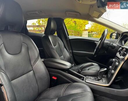 Вольво В40 2015 в Киеве на Automoto.ua Черный Вольво В40, объемом двигателя 2 л и пробегом 265 тыс. км за 15490 $, фото 30 на Automoto.ua