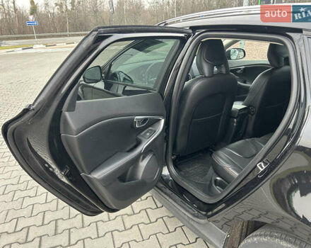 Черный Вольво В40, объемом двигателя 2 л и пробегом 265 тыс. км за 13200 $, фото 19 на Automoto.ua