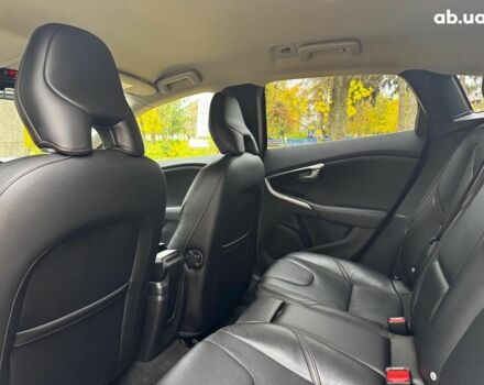 Вольво V40 2015 у Києві на Automoto.ua Чорний Вольво V40, об'ємом двигуна 2 л та пробігом 265 тис. км за 15490 $, фото 22 на Automoto.ua