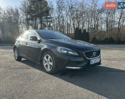 Чорний Вольво V40, об'ємом двигуна 1.97 л та пробігом 228 тис. км за 11500 $, фото 1 на Automoto.ua