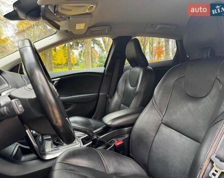 Вольво В40 2015 в Киеве на Automoto.ua Черный Вольво В40, объемом двигателя 2 л и пробегом 265 тыс. км за 15490 $, фото 18 на Automoto.ua