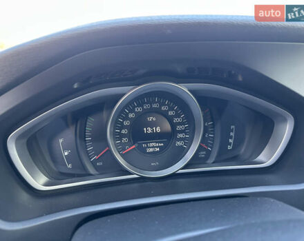 Чорний Вольво V40, об'ємом двигуна 1.97 л та пробігом 228 тис. км за 11500 $, фото 8 на Automoto.ua