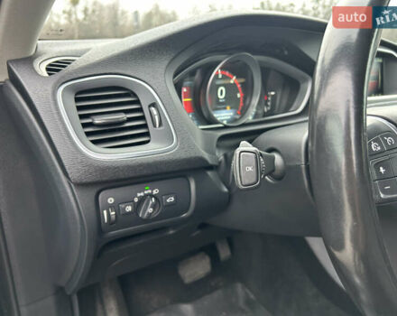 Черный Вольво В40, объемом двигателя 2 л и пробегом 265 тыс. км за 13200 $, фото 10 на Automoto.ua