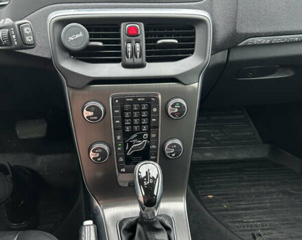 Черный Вольво В40, объемом двигателя 2 л и пробегом 265 тыс. км за 13200 $, фото 8 на Automoto.ua