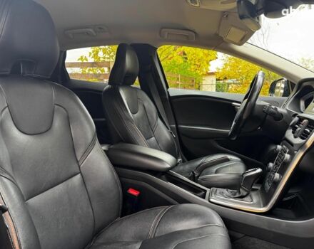 Вольво V40 2015 у Києві на Automoto.ua Чорний Вольво V40, об'ємом двигуна 2 л та пробігом 265 тис. км за 15490 $, фото 30 на Automoto.ua