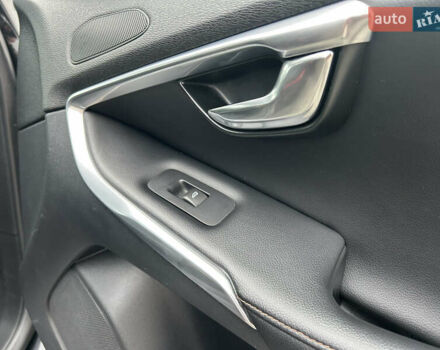 Черный Вольво В40, объемом двигателя 2 л и пробегом 265 тыс. км за 13200 $, фото 12 на Automoto.ua