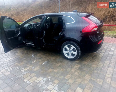 Чорний Вольво V40, об'ємом двигуна 2 л та пробігом 231 тис. км за 11700 $, фото 2 на Automoto.ua