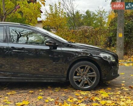 Вольво В40 2015 в Киеве на Automoto.ua Черный Вольво В40, объемом двигателя 2 л и пробегом 265 тыс. км за 15490 $, фото 3 на Automoto.ua