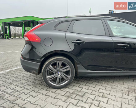 Черный Вольво В40, объемом двигателя 2 л и пробегом 265 тыс. км за 13200 $, фото 2 на Automoto.ua