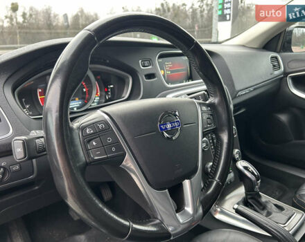 Черный Вольво В40, объемом двигателя 2 л и пробегом 265 тыс. км за 13200 $, фото 7 на Automoto.ua