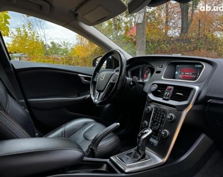 Вольво V40 2015 у Києві на Automoto.ua Чорний Вольво V40, об'ємом двигуна 2 л та пробігом 265 тис. км за 15490 $, фото 31 на Automoto.ua