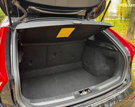 Вольво V40 2015 у Києві на Automoto.ua Чорний Вольво V40, об'ємом двигуна 2 л та пробігом 265 тис. км за 15490 $, фото 25 на Automoto.ua