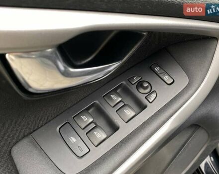 Вольво В40 2015 в Львове на Automoto.ua Черный Вольво В40, объемом двигателя 1.97 л и пробегом 218 тыс. км за 12500 $, фото 10 на Automoto.ua
