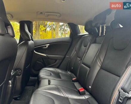 Вольво В40 2015 в Киеве на Automoto.ua Черный Вольво В40, объемом двигателя 2 л и пробегом 265 тыс. км за 15490 $, фото 23 на Automoto.ua