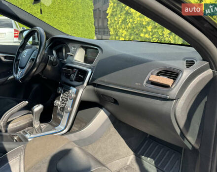 Чорний Вольво V40, об'ємом двигуна 2 л та пробігом 205 тис. км за 12600 $, фото 31 на Automoto.ua