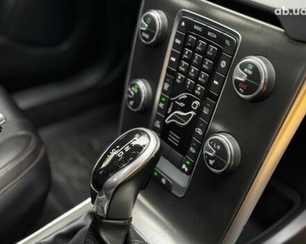 Вольво V40 2015 у Києві на Automoto.ua Чорний Вольво V40, об'ємом двигуна 2 л та пробігом 265 тис. км за 15490 $, фото 33 на Automoto.ua