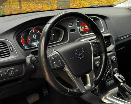 Вольво V40 2015 у Києві на Automoto.ua Чорний Вольво V40, об'ємом двигуна 2 л та пробігом 265 тис. км за 15490 $, фото 13 на Automoto.ua