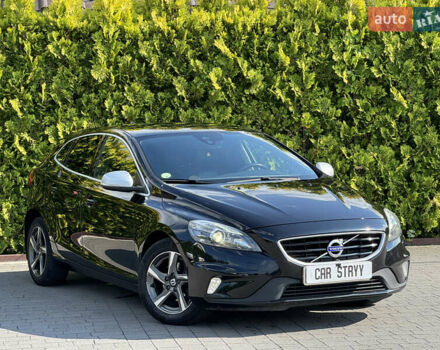 Чорний Вольво V40, об'ємом двигуна 2 л та пробігом 205 тис. км за 12600 $, фото 1 на Automoto.ua