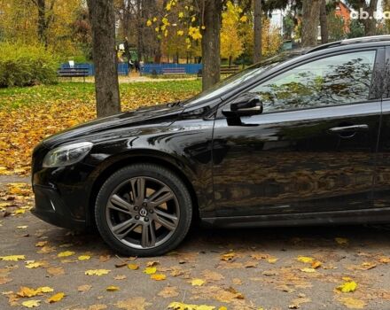 Вольво V40 2015 у Києві на Automoto.ua Чорний Вольво V40, об'ємом двигуна 2 л та пробігом 265 тис. км за 15490 $, фото 10 на Automoto.ua