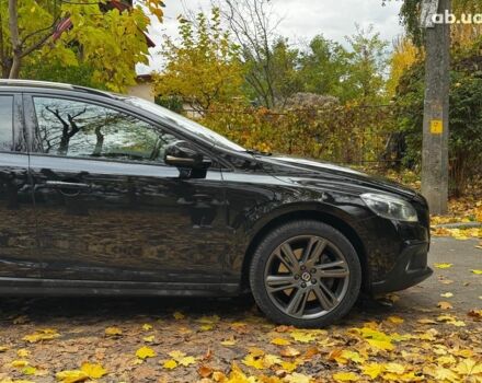 Вольво V40 2015 у Києві на Automoto.ua Чорний Вольво V40, об'ємом двигуна 2 л та пробігом 265 тис. км за 15490 $, фото 3 на Automoto.ua