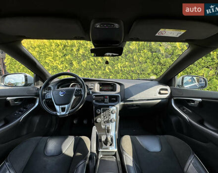 Чорний Вольво V40, об'ємом двигуна 2 л та пробігом 205 тис. км за 12600 $, фото 4 на Automoto.ua