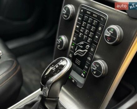 Вольво В40 2015 в Киеве на Automoto.ua Черный Вольво В40, объемом двигателя 2 л и пробегом 265 тыс. км за 15490 $, фото 32 на Automoto.ua