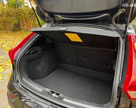 Вольво V40 2015 у Києві на Automoto.ua Чорний Вольво V40, об'ємом двигуна 2 л та пробігом 265 тис. км за 15490 $, фото 26 на Automoto.ua