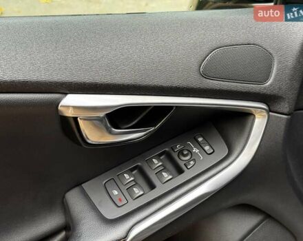 Вольво В40 2015 в Киеве на Automoto.ua Черный Вольво В40, объемом двигателя 2 л и пробегом 265 тыс. км за 15490 $, фото 14 на Automoto.ua