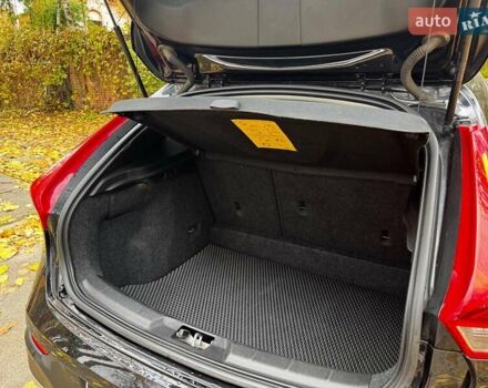 Вольво В40 2015 в Киеве на Automoto.ua Черный Вольво В40, объемом двигателя 2 л и пробегом 265 тыс. км за 15490 $, фото 27 на Automoto.ua