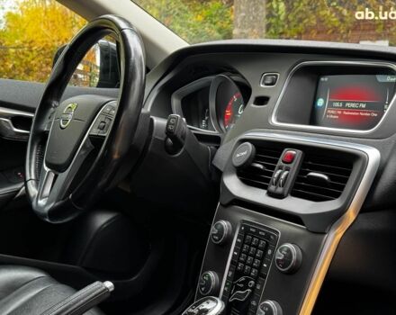 Вольво V40 2015 у Києві на Automoto.ua Чорний Вольво V40, об'ємом двигуна 2 л та пробігом 265 тис. км за 15490 $, фото 32 на Automoto.ua