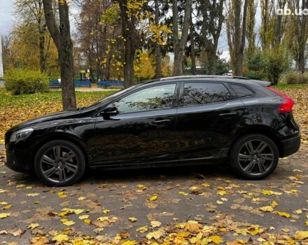 Вольво V40 2015 у Києві на Automoto.ua Чорний Вольво V40, об'ємом двигуна 2 л та пробігом 265 тис. км за 15490 $, фото 11 на Automoto.ua