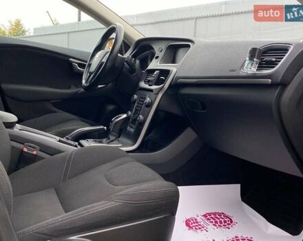 Вольво В40 2015 в Львове на Automoto.ua Черный Вольво В40, объемом двигателя 1.97 л и пробегом 218 тыс. км за 12500 $, фото 16 на Automoto.ua