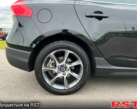 Чорний Вольво V40, об'ємом двигуна 2 л та пробігом 98 тис. км за 16300 $, фото 4 на Automoto.ua