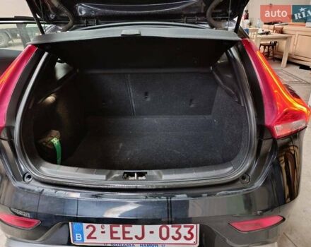 Черный Вольво В40, объемом двигателя 2 л и пробегом 220 тыс. км за 14500 $, фото 3 на Automoto.ua