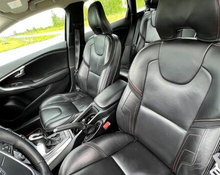 Чорний Вольво V40, об'ємом двигуна 2 л та пробігом 98 тис. км за 16300 $, фото 9 на Automoto.ua