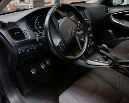 Черный Вольво В40, объемом двигателя 2 л и пробегом 220 тыс. км за 14502 $, фото 4 на Automoto.ua