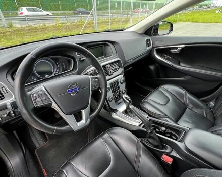 Чорний Вольво V40, об'ємом двигуна 2 л та пробігом 98 тис. км за 16300 $, фото 7 на Automoto.ua
