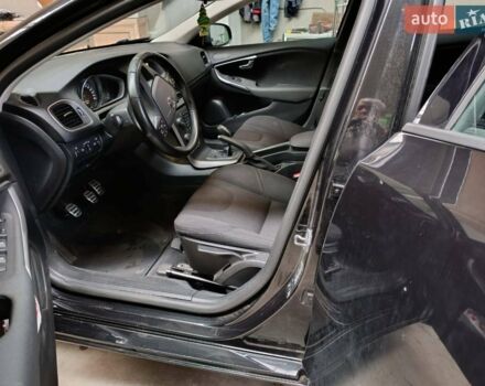 Черный Вольво В40, объемом двигателя 2 л и пробегом 220 тыс. км за 14502 $, фото 6 на Automoto.ua