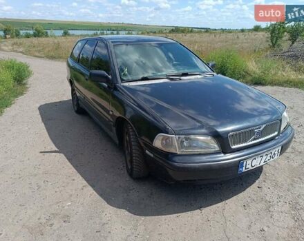 Черный Вольво В40, объемом двигателя 1.9 л и пробегом 300 тыс. км за 2200 $, фото 7 на Automoto.ua