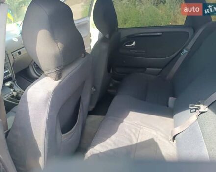 Черный Вольво В40, объемом двигателя 1.9 л и пробегом 300 тыс. км за 2200 $, фото 12 на Automoto.ua