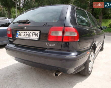 Черный Вольво В40, объемом двигателя 1.8 л и пробегом 219 тыс. км за 3600 $, фото 4 на Automoto.ua
