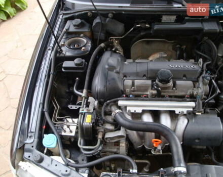 Черный Вольво В40, объемом двигателя 1.8 л и пробегом 219 тыс. км за 3600 $, фото 6 на Automoto.ua