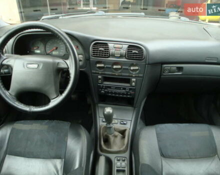 Черный Вольво В40, объемом двигателя 1.8 л и пробегом 219 тыс. км за 3600 $, фото 13 на Automoto.ua