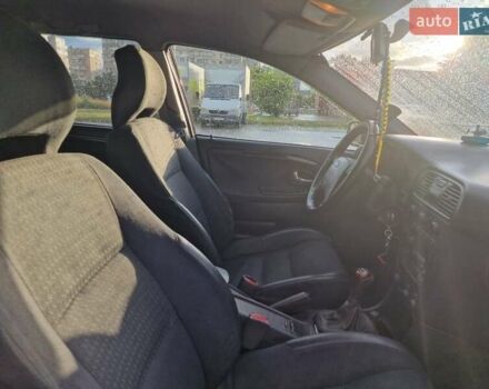 Черный Вольво В40, объемом двигателя 1.95 л и пробегом 427 тыс. км за 3900 $, фото 7 на Automoto.ua