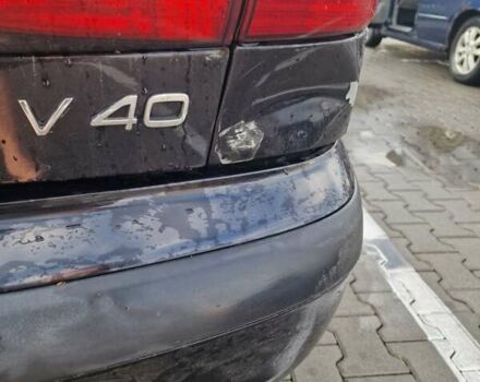 Черный Вольво В40, объемом двигателя 1.95 л и пробегом 427 тыс. км за 3900 $, фото 14 на Automoto.ua