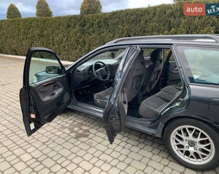 Черный Вольво В40, объемом двигателя 1.9 л и пробегом 385 тыс. км за 3200 $, фото 21 на Automoto.ua
